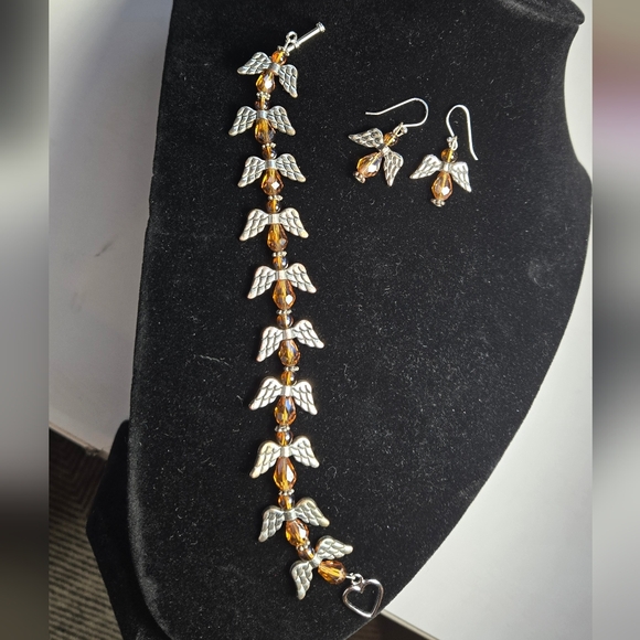 Angel Wings Bracelet and Earring Set - Picture 5 of 6